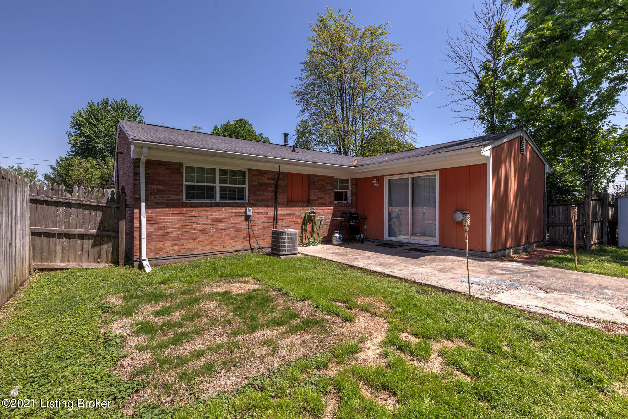 345 Meadowood Road Louisville, KY 40229 - Photo 32 of 35 Meadow032