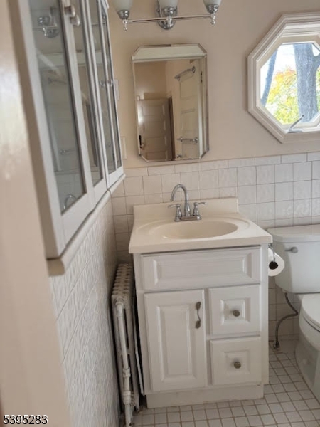 252 Highwood Avenue Ridgewood, NJ 07450 - Photo 17 of 20 a bathroom with a sink a toilet and mirror