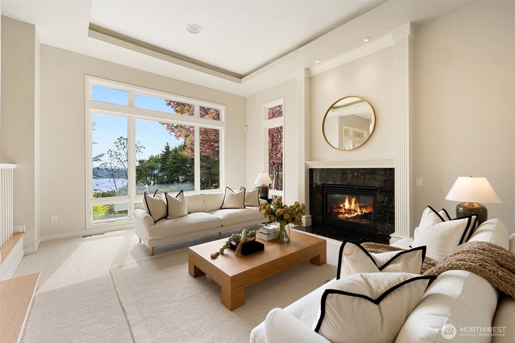 8144 West Mercer Way Mercer Island, WA 98040 - Photo 4 of 40