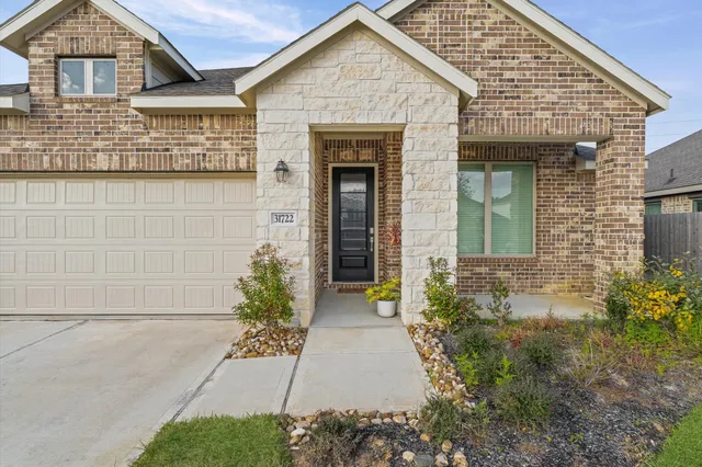 $2,400 | 31722 Harmony High Lane, Cypress, TX 77433