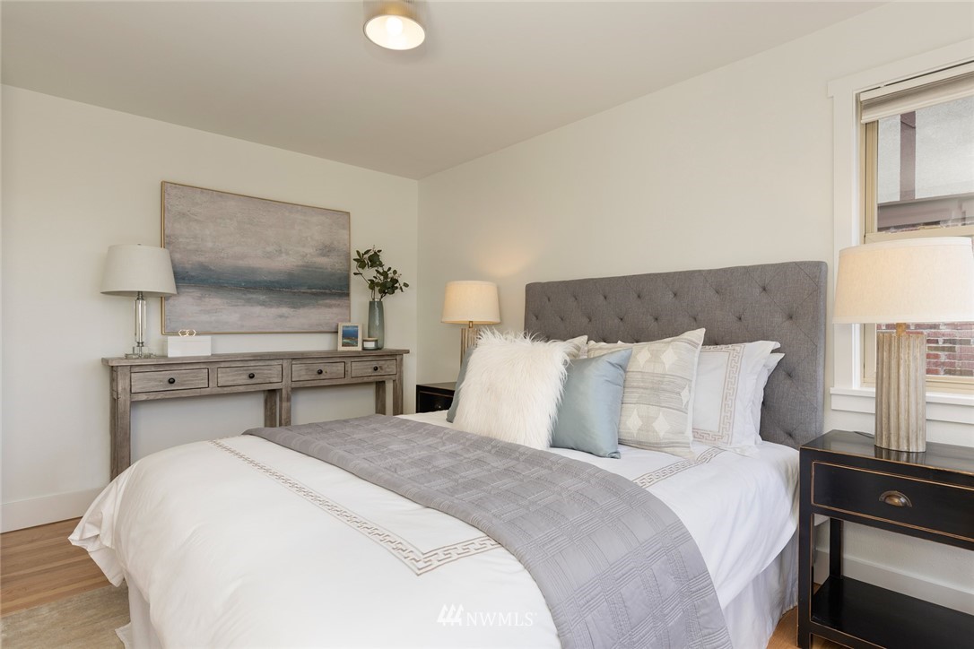 2409 30th Avenue West Seattle, WA 98199 - Photo 13 of 38