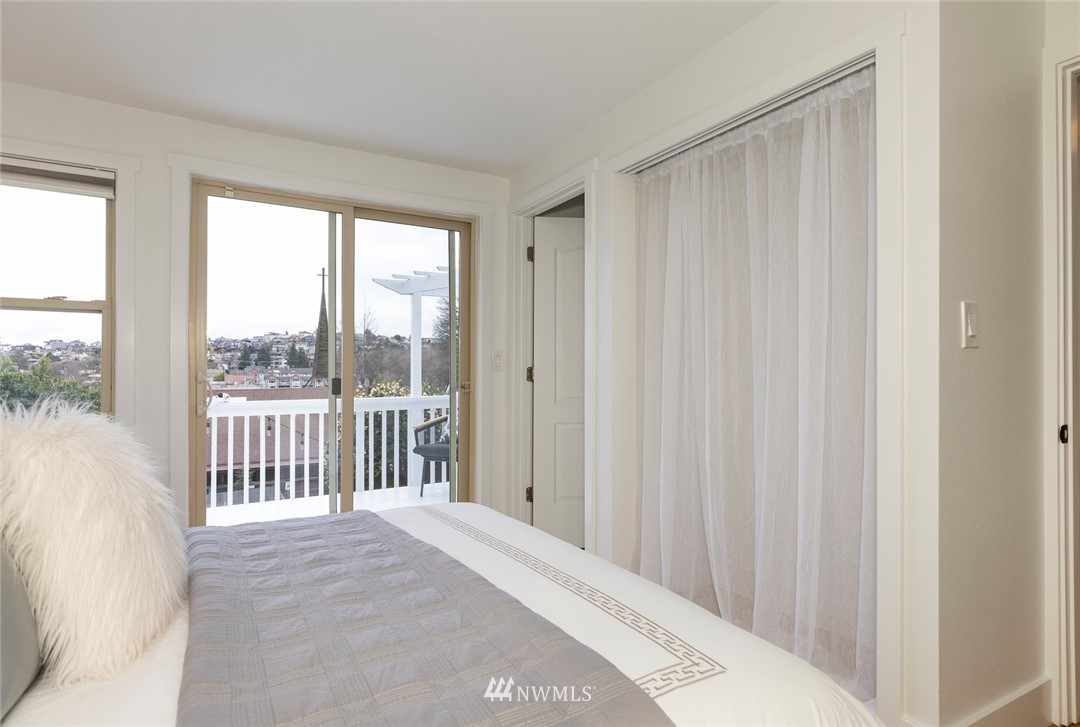 2409 30th Avenue West Seattle, WA 98199 - Photo 14 of 38