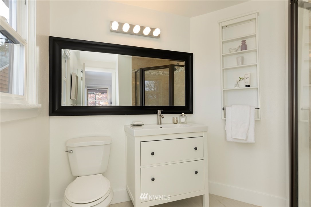 2409 30th Avenue West Seattle, WA 98199 - Photo 15 of 38