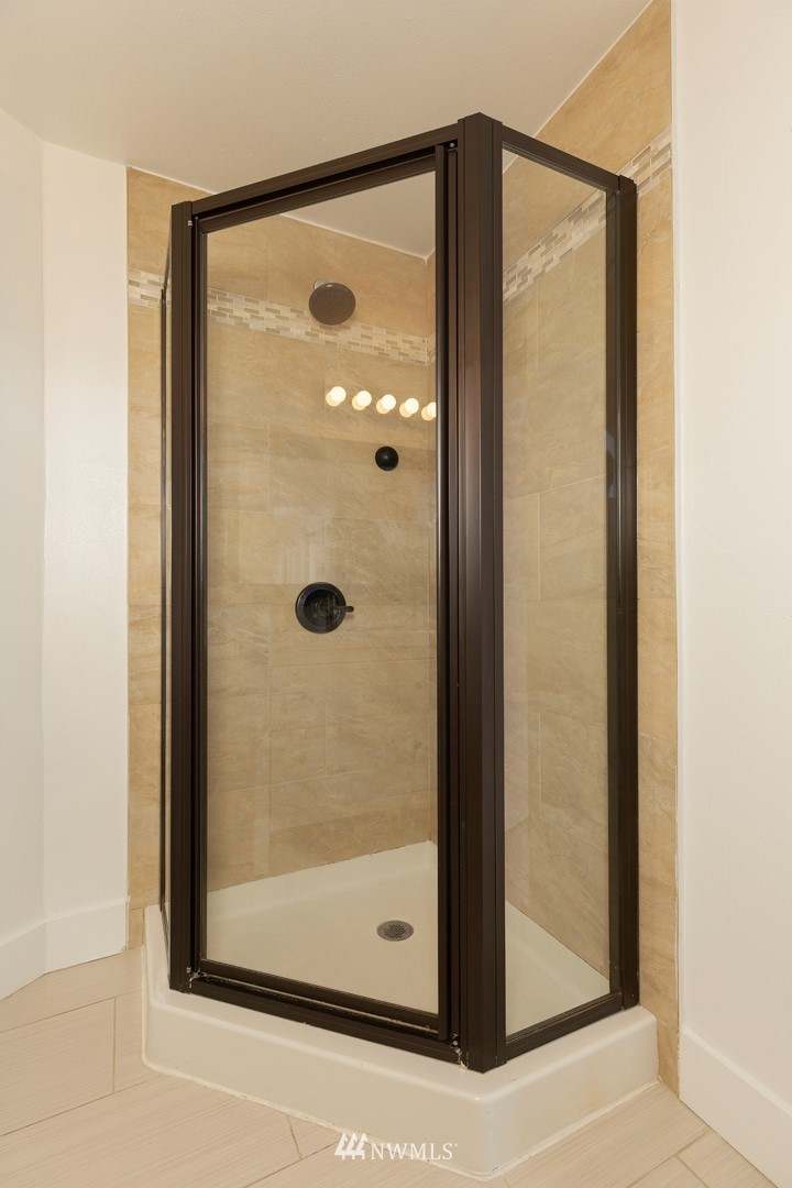 2409 30th Avenue West Seattle, WA 98199 - Photo 16 of 38