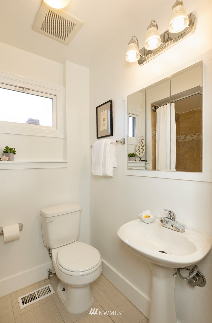 2409 30th Avenue West Seattle, WA 98199 - Photo 20 of 38