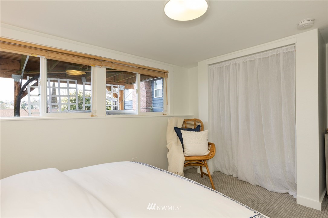2409 30th Avenue West Seattle, WA 98199 - Photo 25 of 38