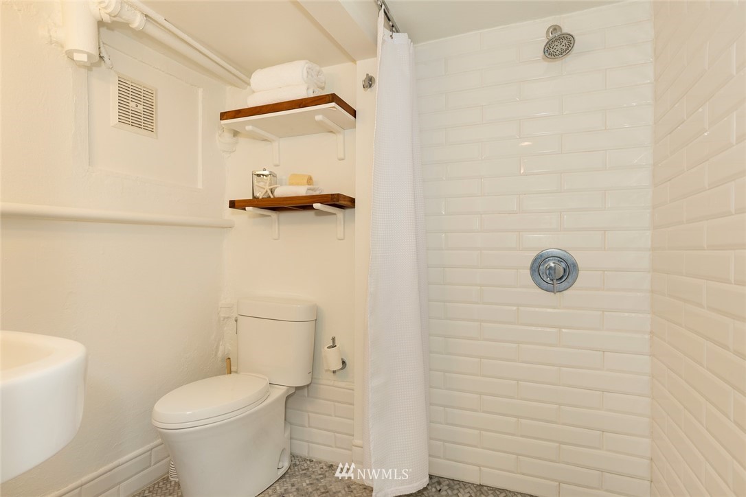 2409 30th Avenue West Seattle, WA 98199 - Photo 26 of 38