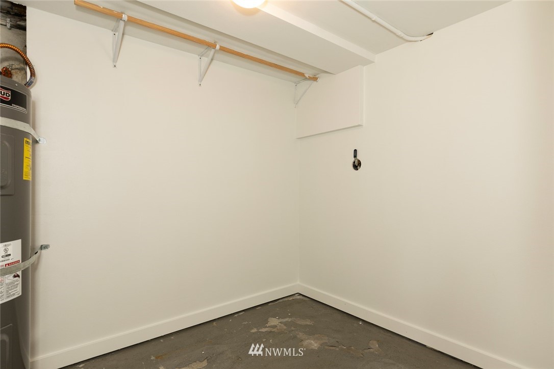 2409 30th Avenue West Seattle, WA 98199 - Photo 29 of 38 a view of a small space