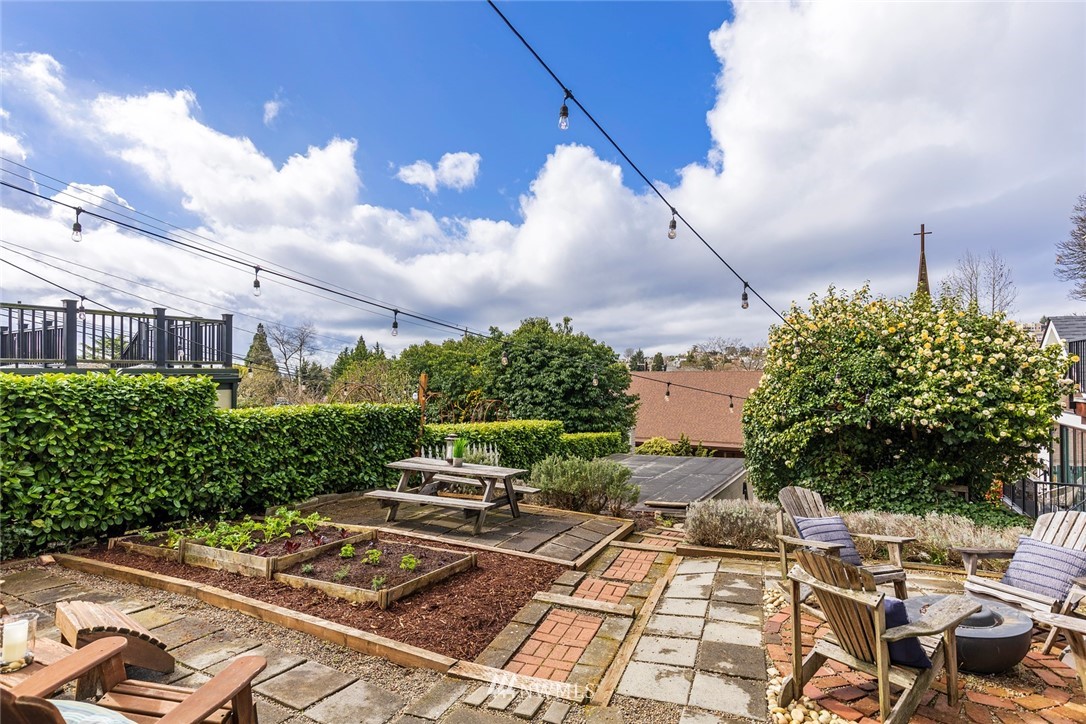 2409 30th Avenue West Seattle, WA 98199 - Photo 31 of 38