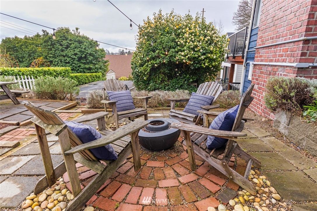 2409 30th Avenue West Seattle, WA 98199 - Photo 32 of 38