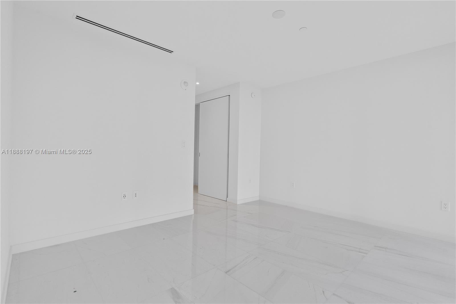 300 Biscayne Blvd Way, Unit 1103 Miami, FL 33131 - Photo 26 of 47 a view of small space