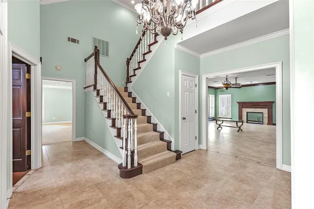 a view of an entryway with a livingroom
