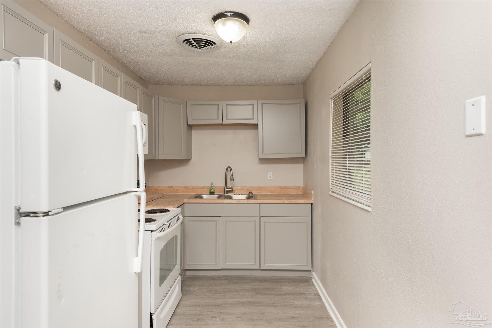 6404 Dunbar Road Pensacola, FL 32505 - Photo 4 of 15