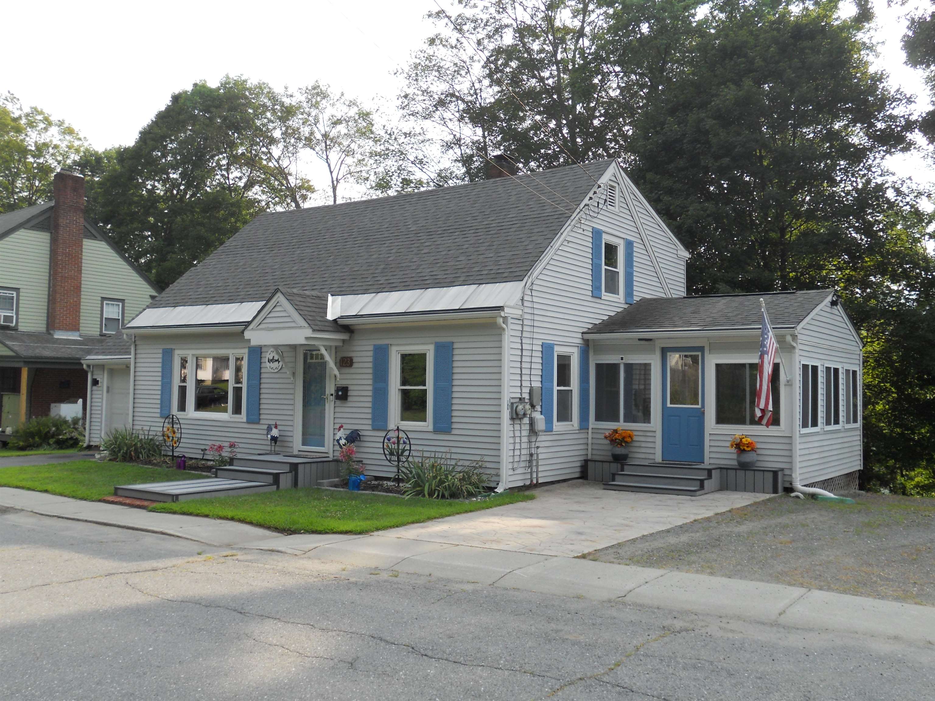 123 Commonwealth Avenue Springfield, VT 05156 - Photo 5 of 39