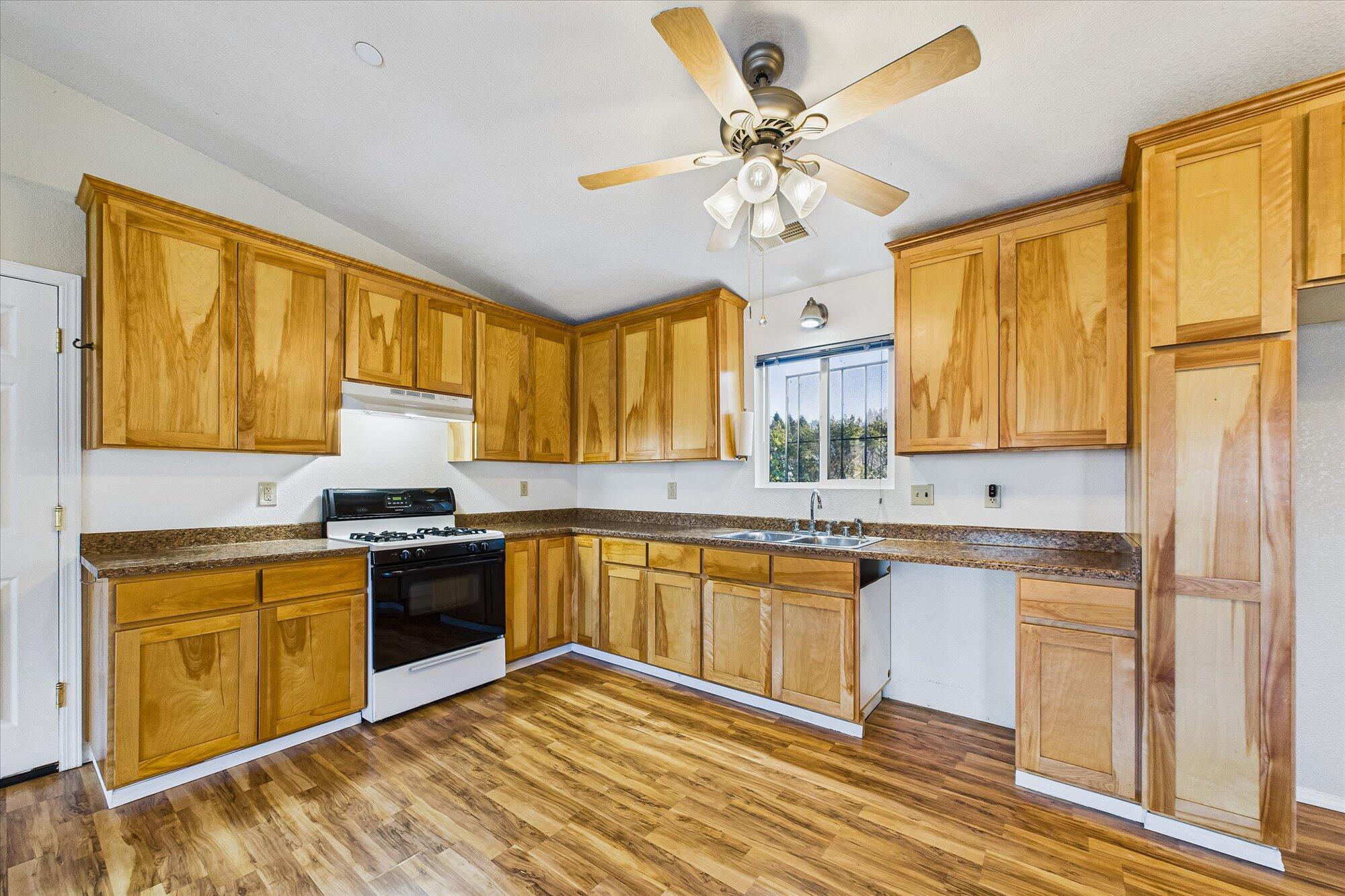 230 Smither Court Rio Dell, CA 95562 - Photo 11 of 37