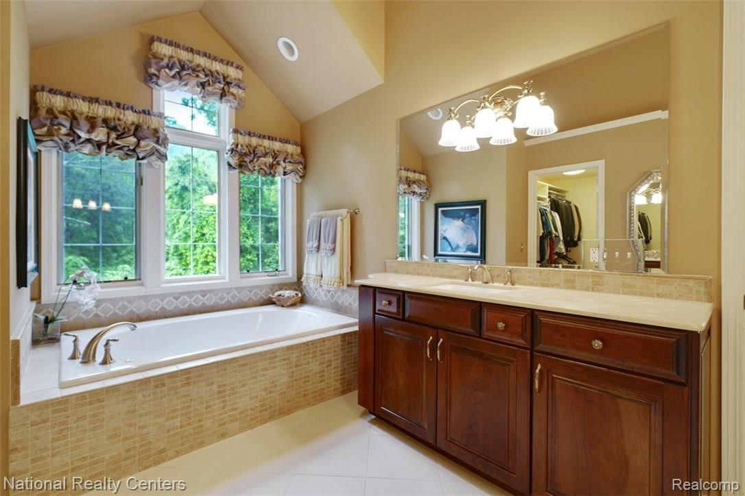323 North Garner Road Milford, MI 48380 - Photo 28 of 56 Master bathroom jetted tub surrounded by natural stone