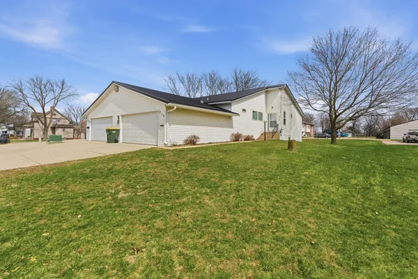 $169,000 | 916 Armstrong Boulevard North, St. James, MN 56081