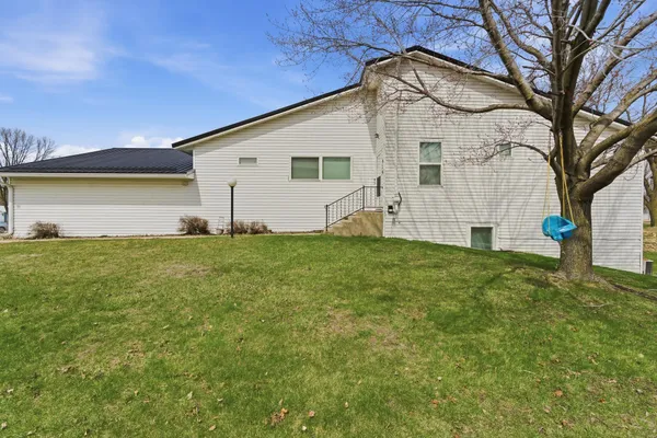$169,000 | 916 Armstrong Boulevard North, St. James, MN 56081