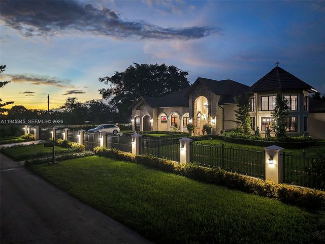 $3,800,000 | 9815 Southwest 114th Street, Miami, FL 33176