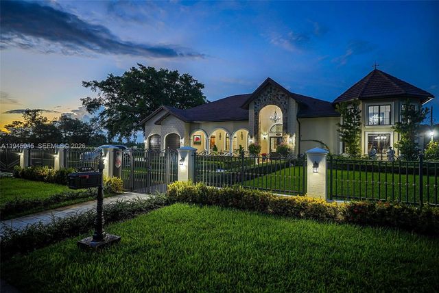 $3,800,000 | 9815 Southwest 114th Street, Miami, FL 33176