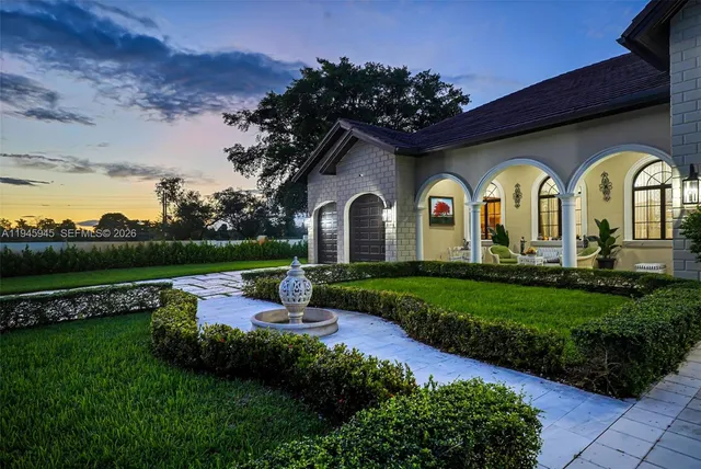 $4,180,000 | 9815 Southwest 114th Street, Miami, FL 33176