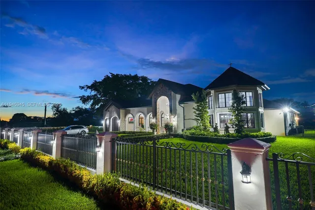 $4,180,000 | 9815 Southwest 114th Street, Miami, FL 33176