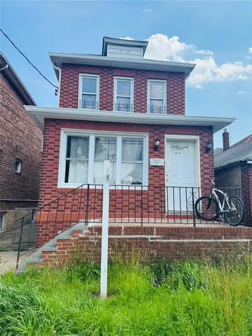 $770,000 | 237-12 92nd Road | Queens Village