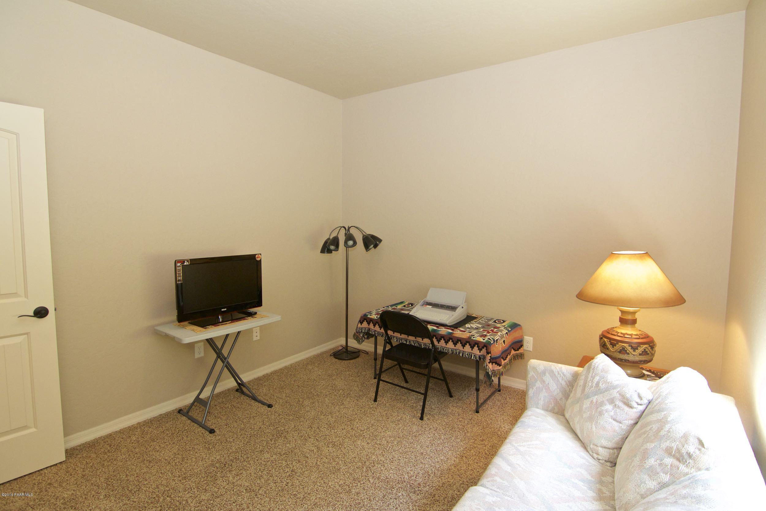 347 Breezy Road Prescott, AZ 86301 - Photo 22 of 28 Guest room