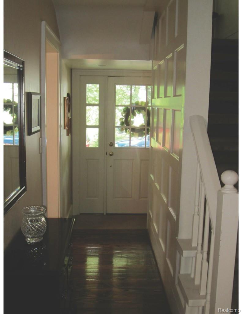 26088 German Mill Road Franklin, MI 48025 - Photo 13 of 25 Front foyer with detailed traim