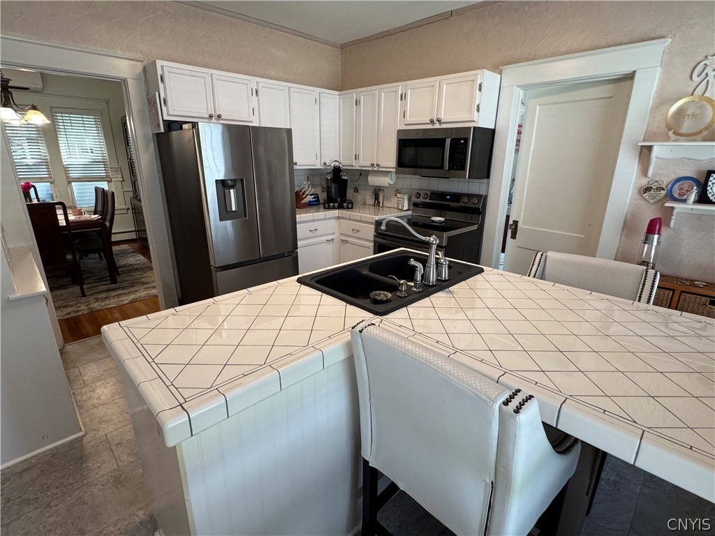 217 Bates Avenue Oneida, NY 13421 - Photo 10 of 39 Built-in seating!