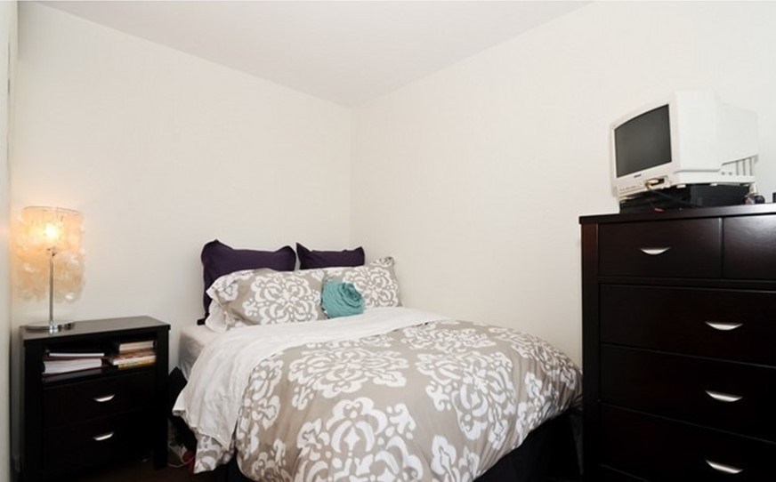 Undisclosed Address Chicago, IL 60610 - Photo 6 of 8 a bedroom with a bed and a tv