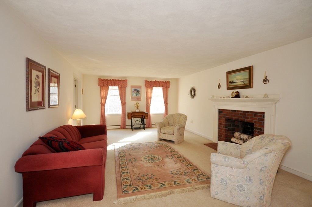 288 Border Road Concord, MA 01742 - Photo 3 of 18