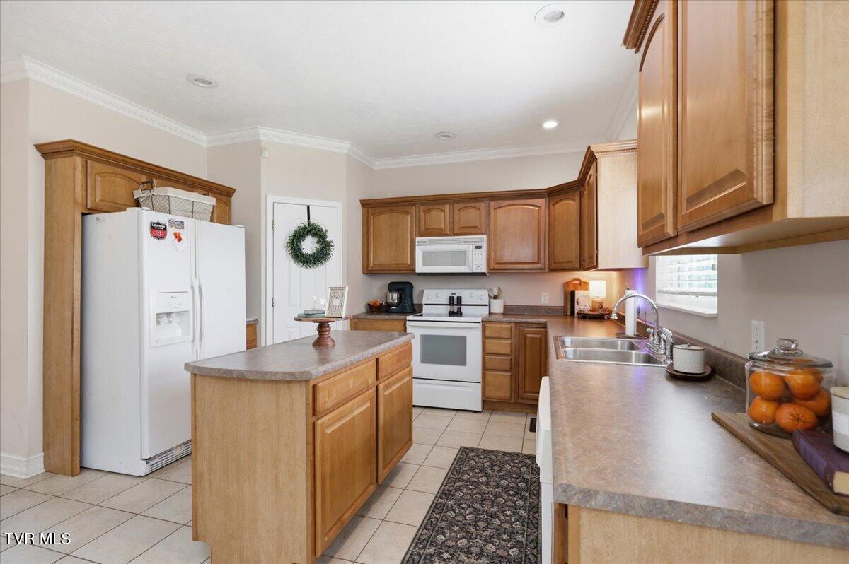 924 Saddle Ridge Lane Morristown, TN 37814 - Photo 13 of 42 13-008_7K9A3693