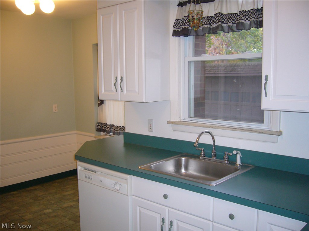 3814 Hillbrook Road Cleveland, OH 44118 - Photo 10 of 25