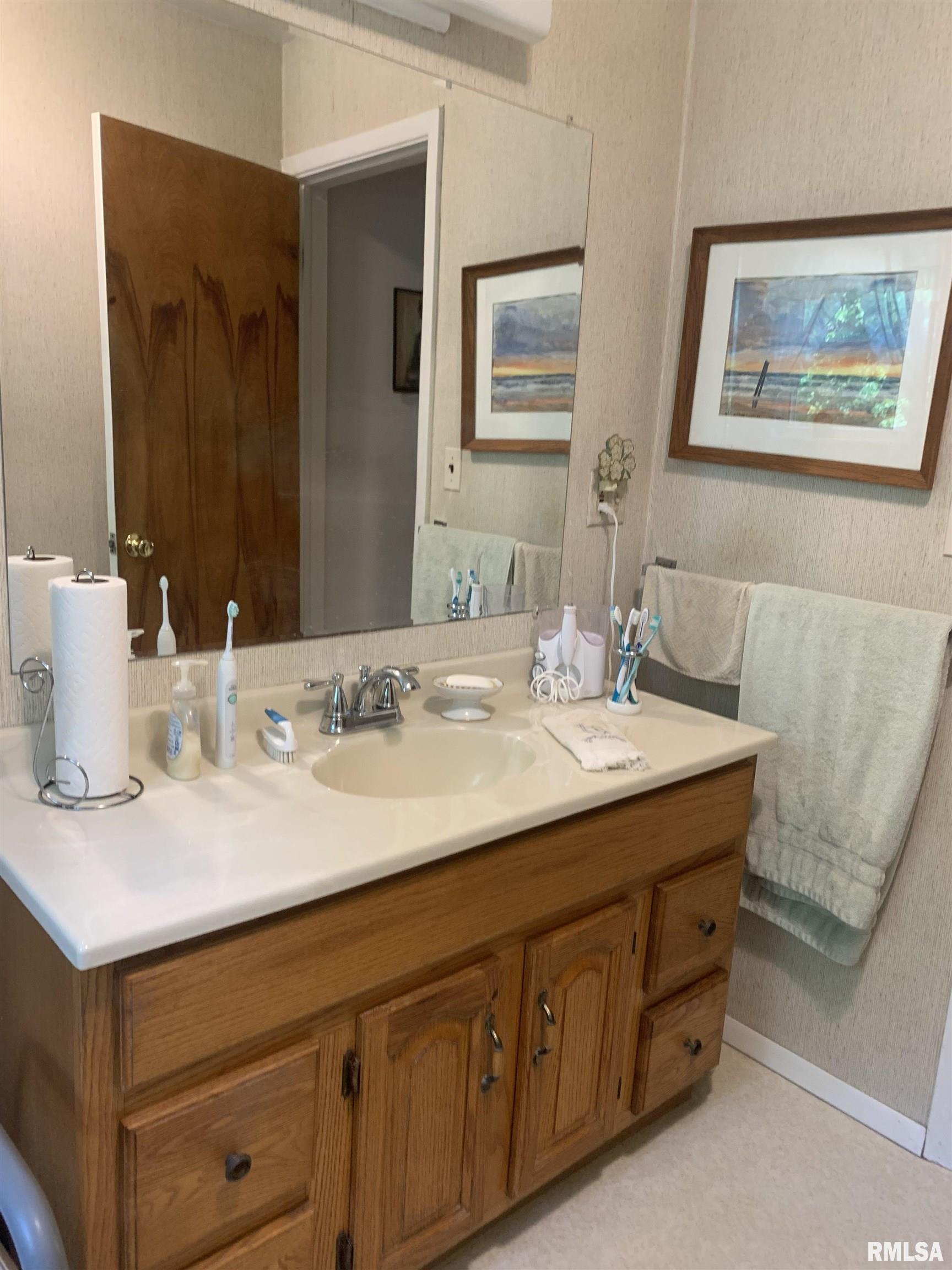 1811 East Maple Ridge Drive Peoria, IL 61603 - Photo 13 of 34