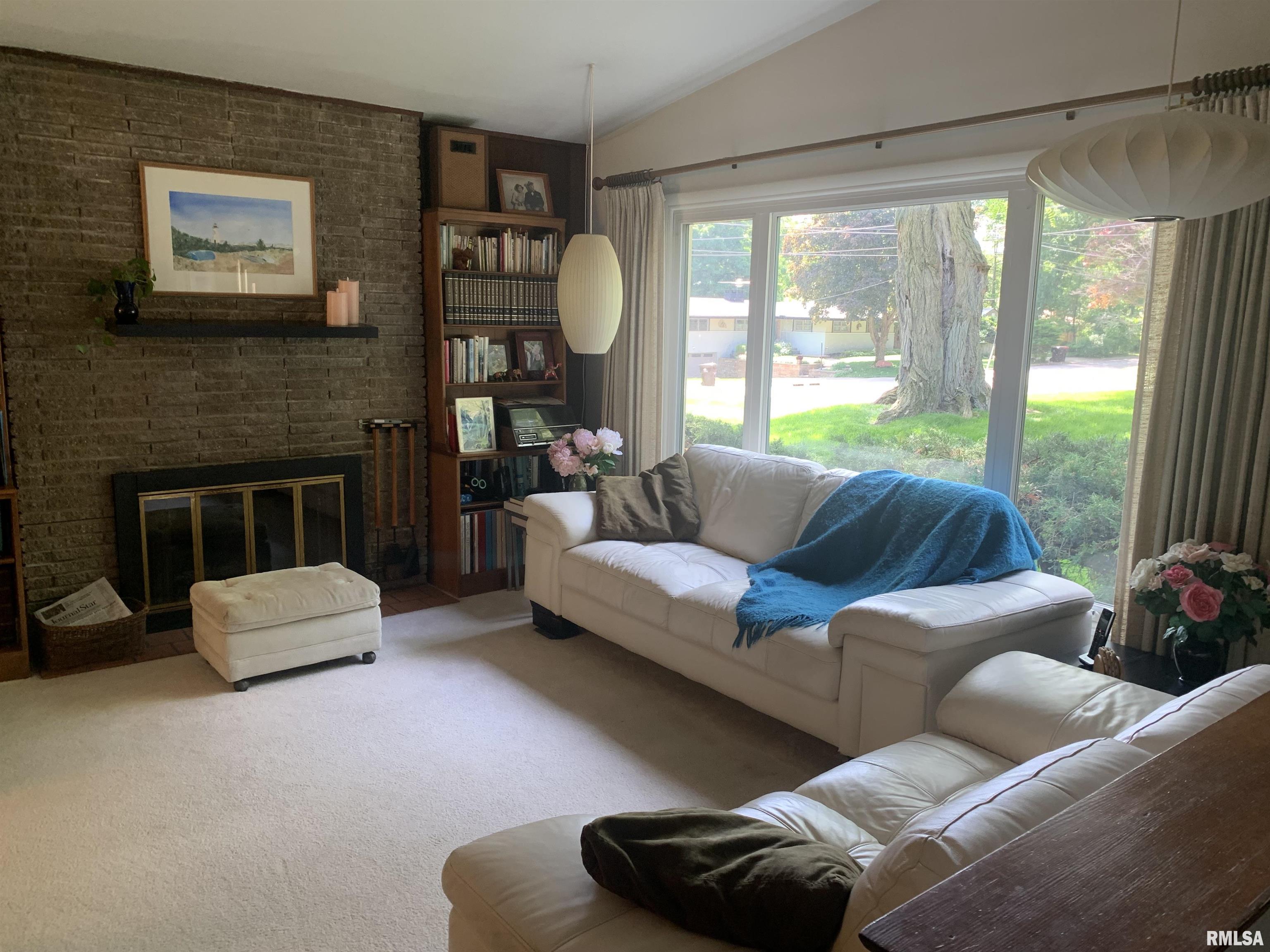 1811 East Maple Ridge Drive Peoria, IL 61603 - Photo 2 of 34