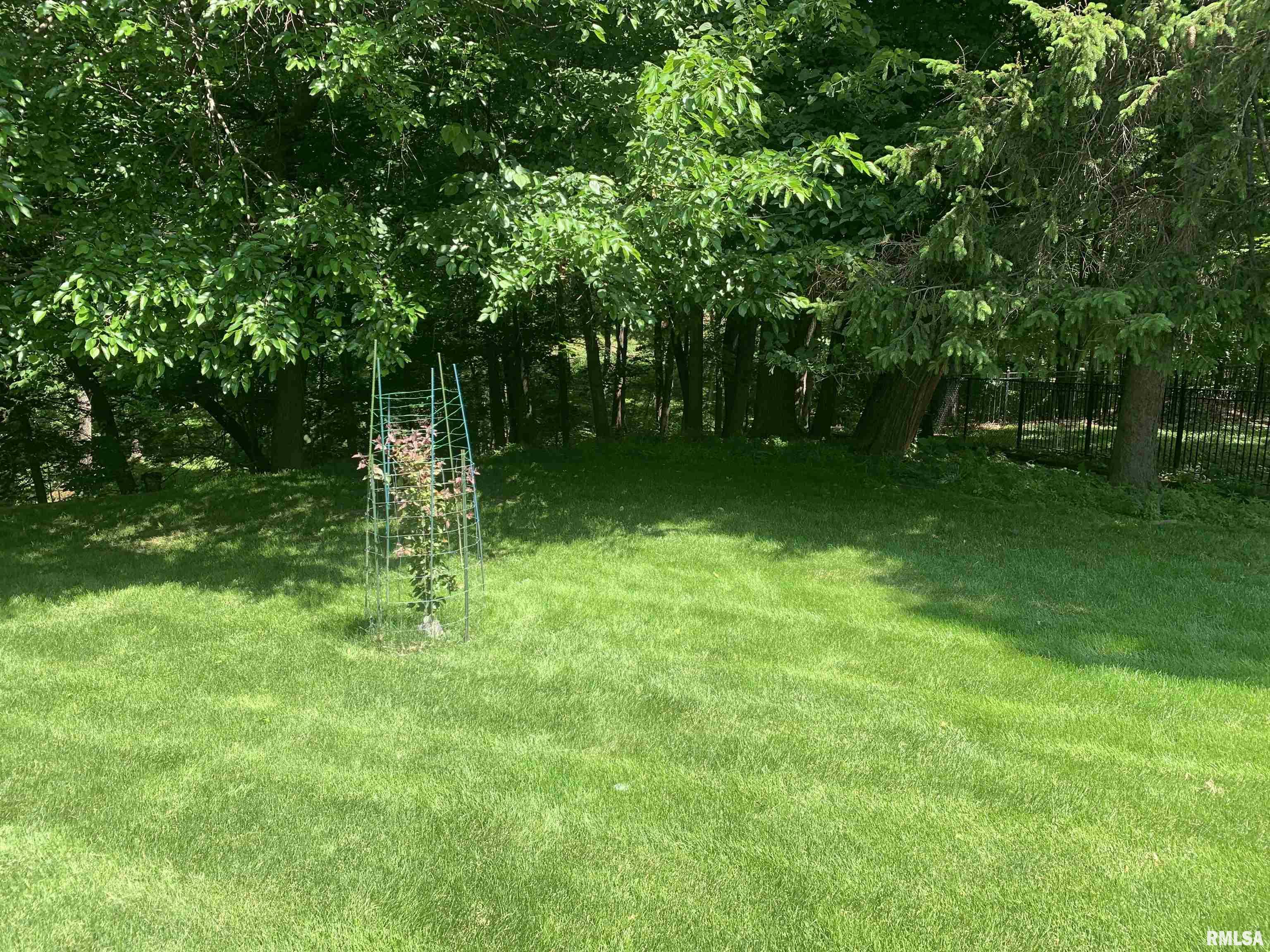 1811 East Maple Ridge Drive Peoria, IL 61603 - Photo 29 of 34