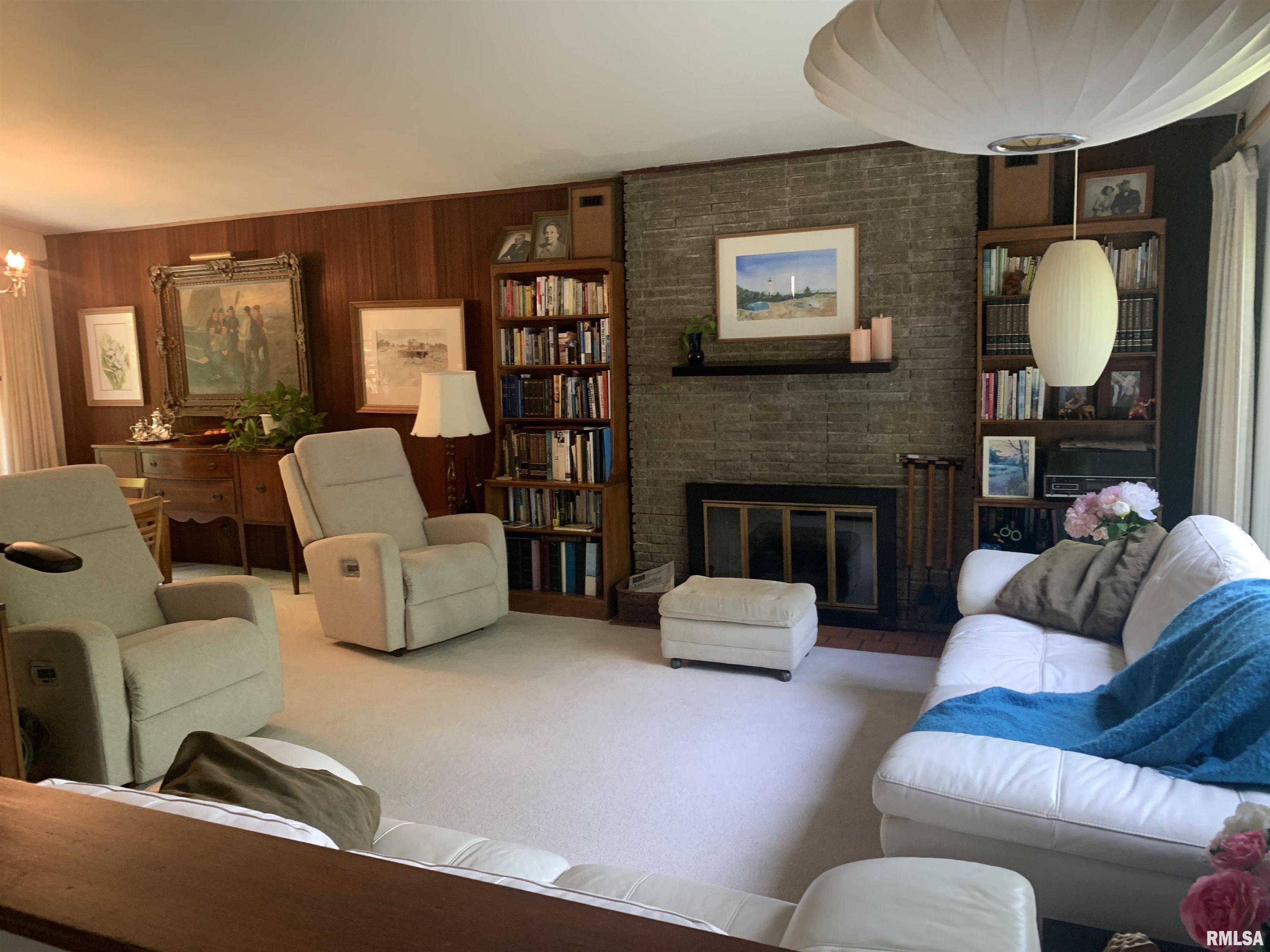 1811 East Maple Ridge Drive Peoria, IL 61603 - Photo 3 of 34