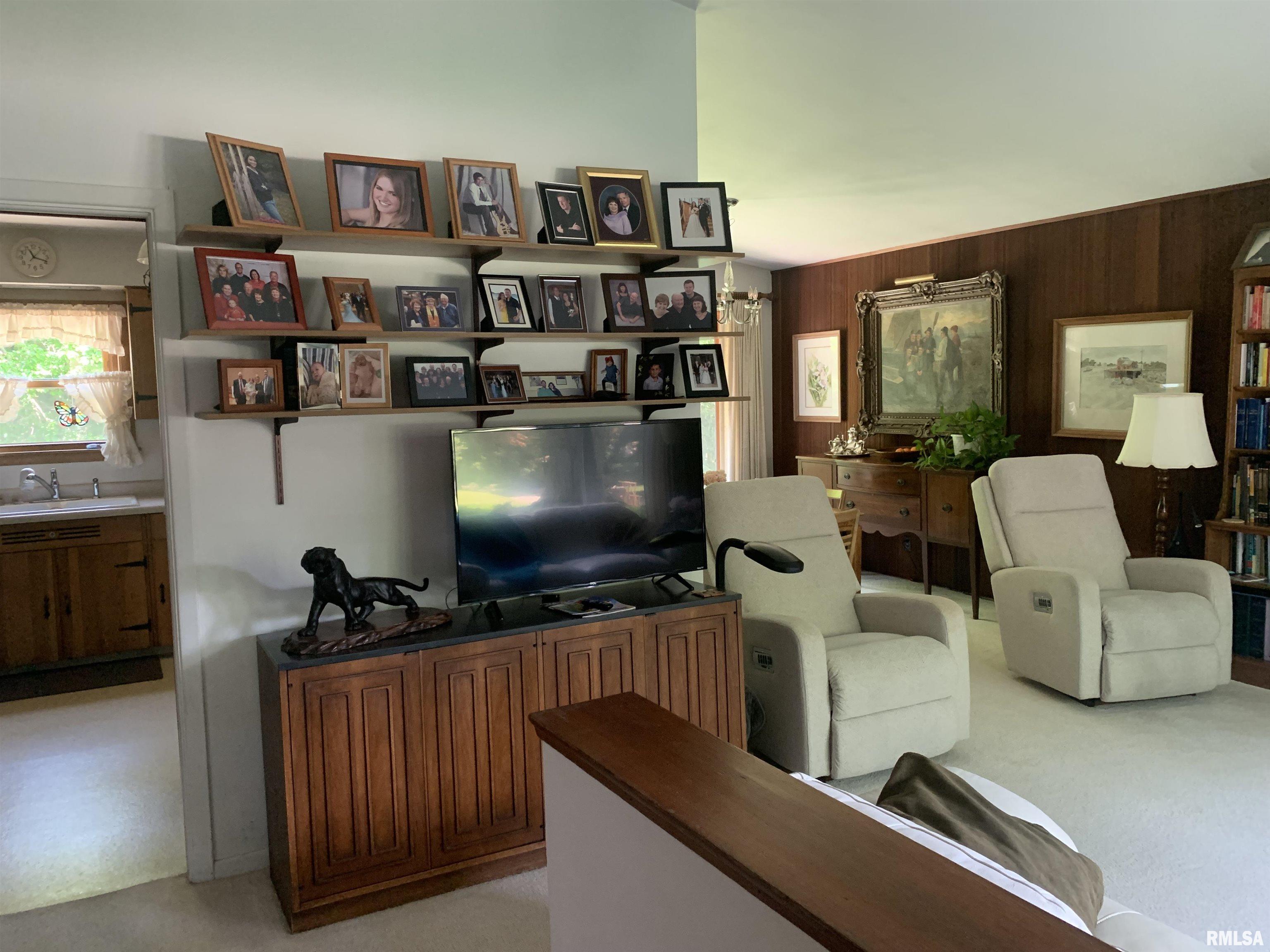 1811 East Maple Ridge Drive Peoria, IL 61603 - Photo 4 of 34