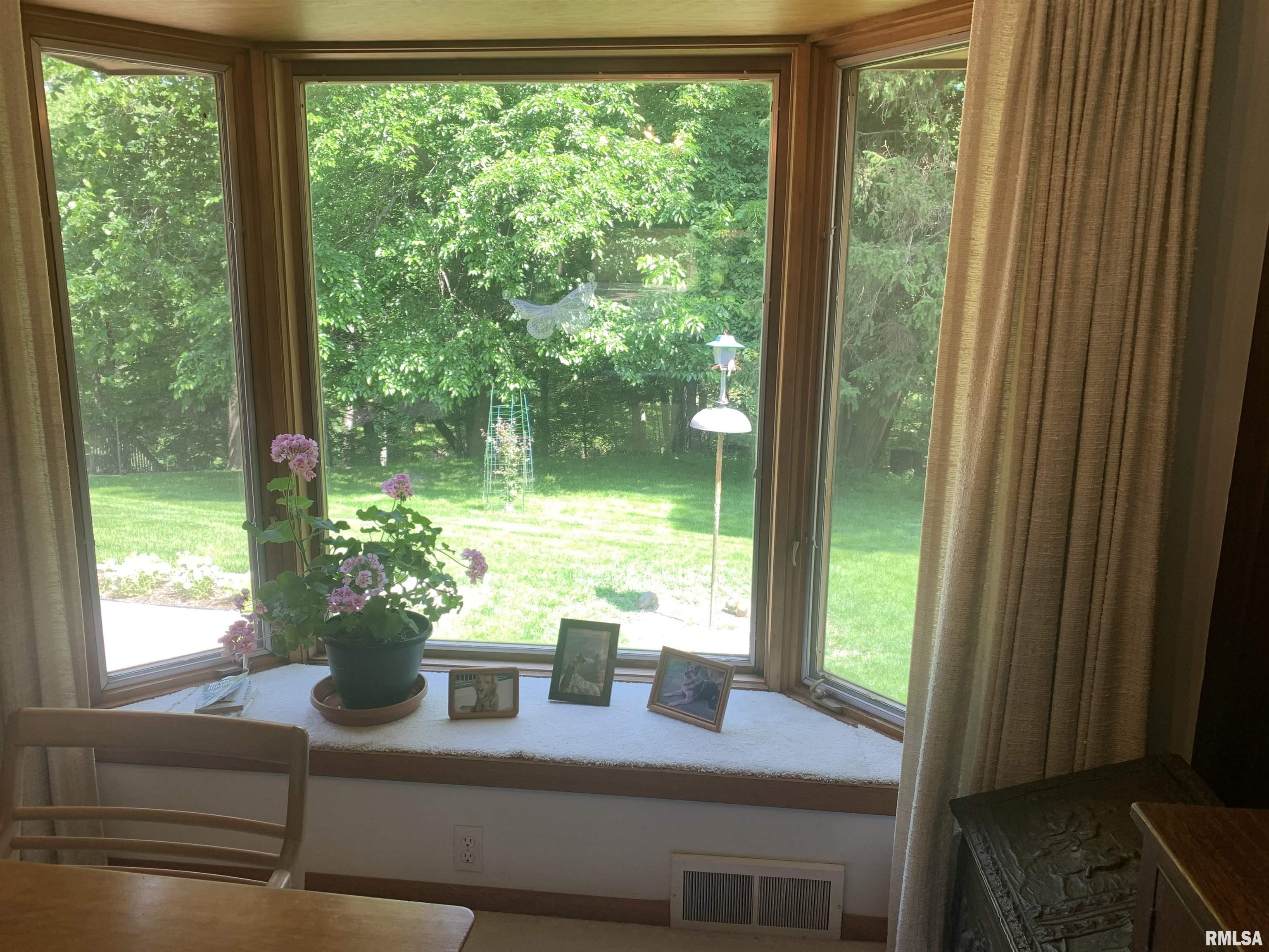 1811 East Maple Ridge Drive Peoria, IL 61603 - Photo 6 of 34