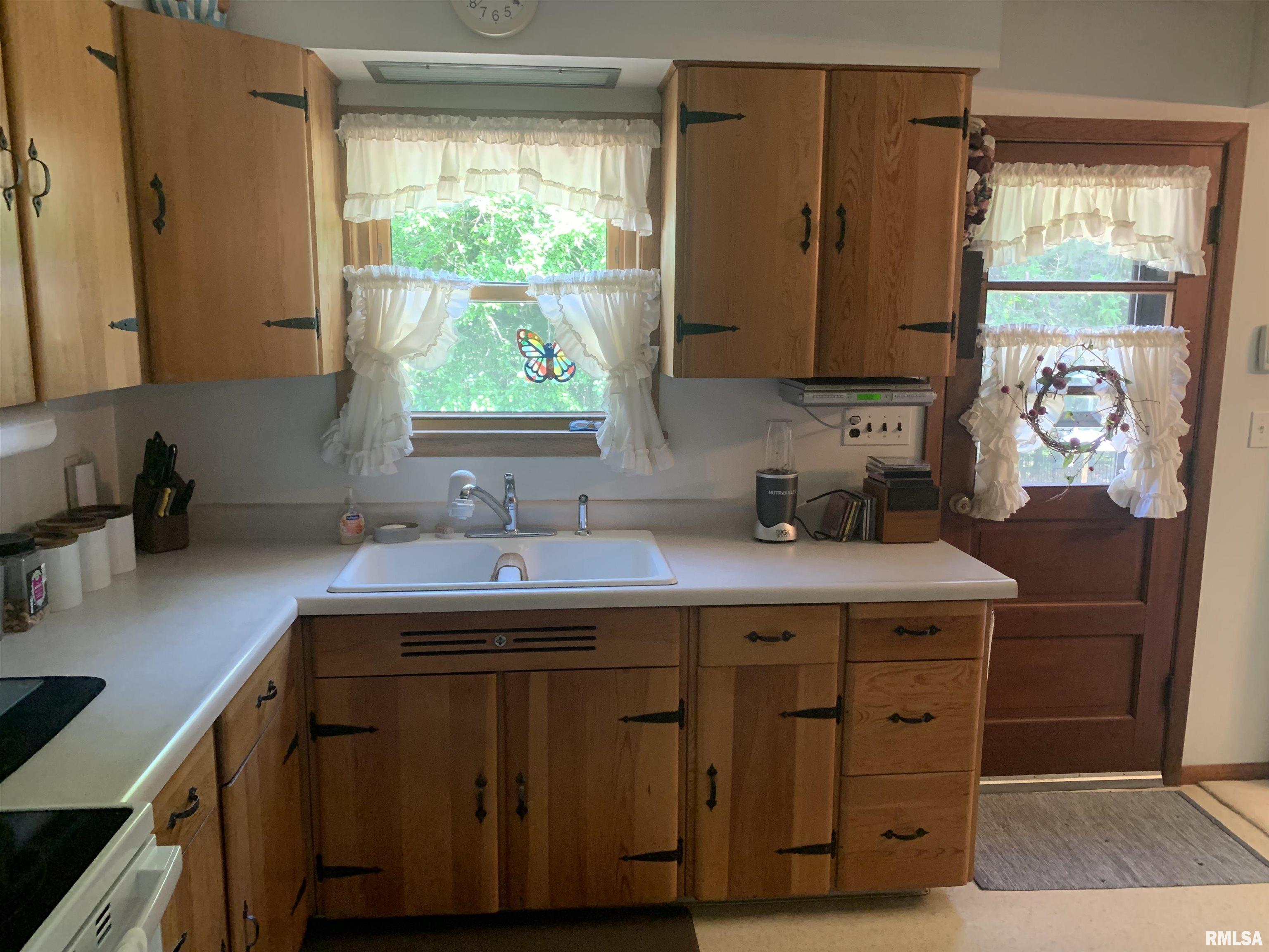 1811 East Maple Ridge Drive Peoria, IL 61603 - Photo 10 of 34