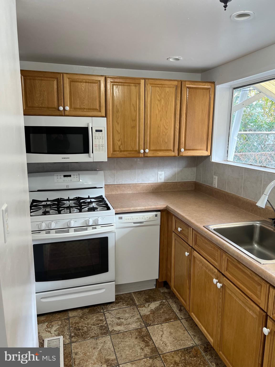 3085 Tilton Street Philadelphia, PA 19134 - Photo 5 of 15