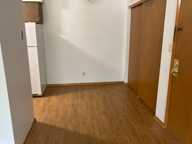 $925 | 5000 West Cold Spring Road, Greenfield, WI 53220