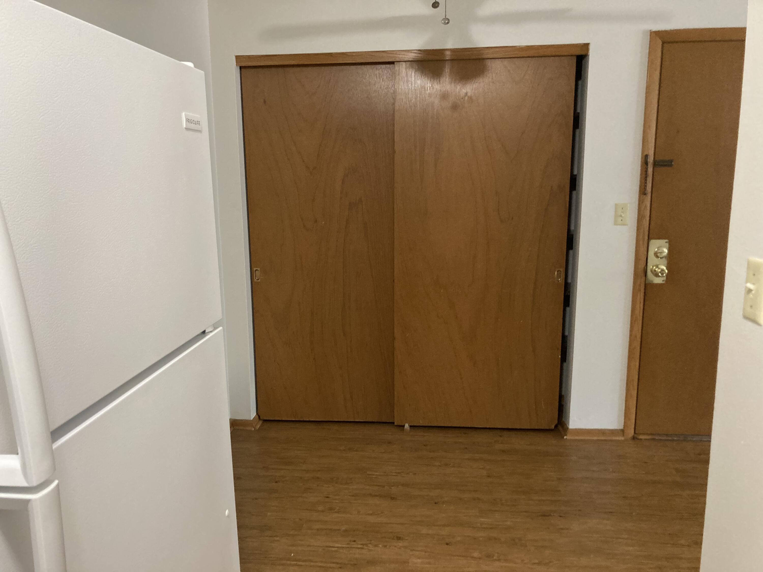 5000 West Cold Spring Road Greenfield, WI 53220 - Photo 4 of 9 Dining Area (2)