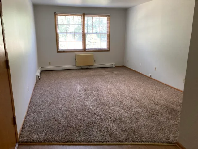 $925 | 5000 West Cold Spring Road, Greenfield, WI 53220