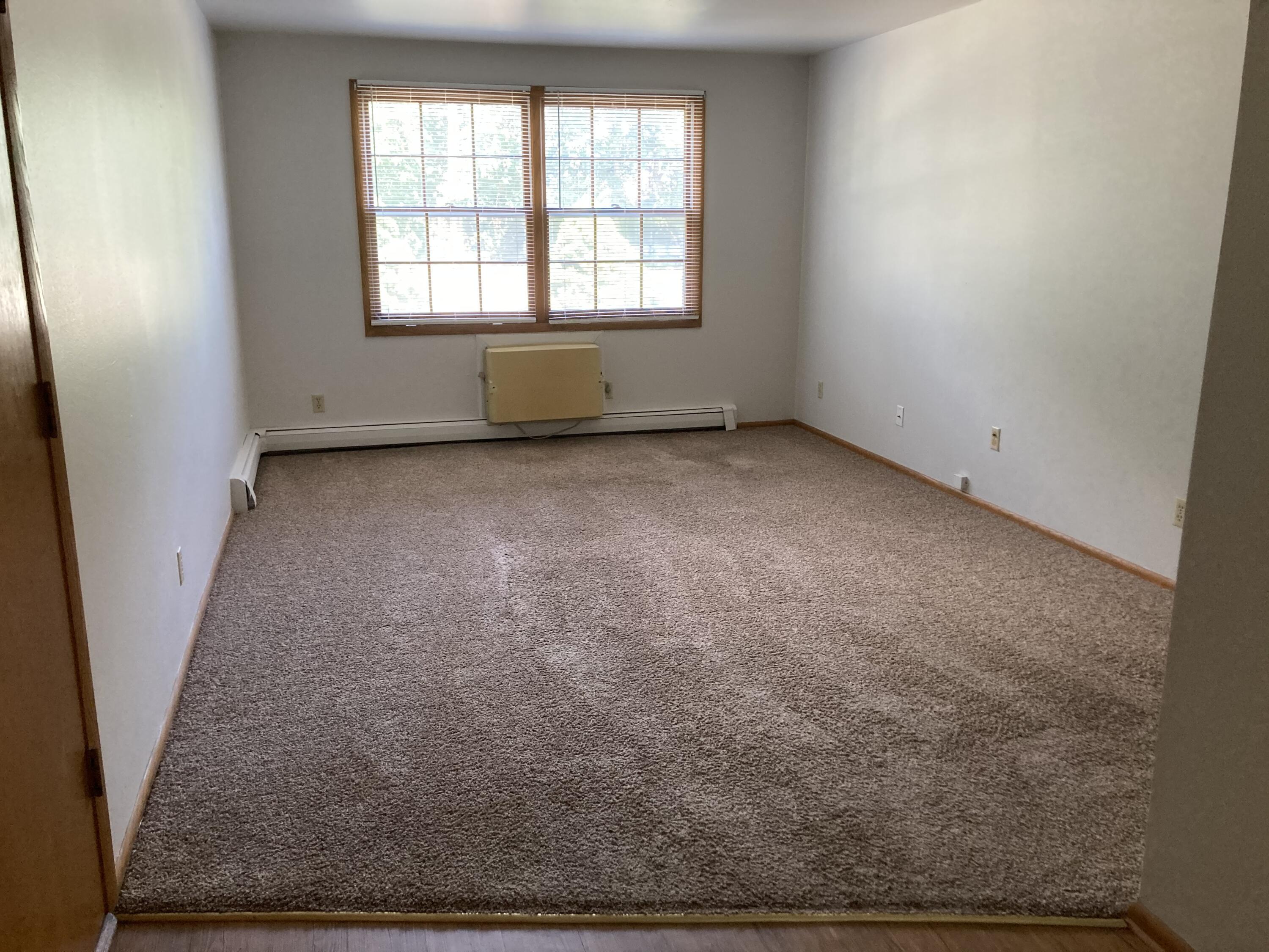 5000 West Cold Spring Road Greenfield, WI 53220 - Photo 5 of 9 Living Room