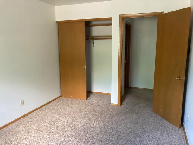 $925 | 5000 West Cold Spring Road, Greenfield, WI 53220