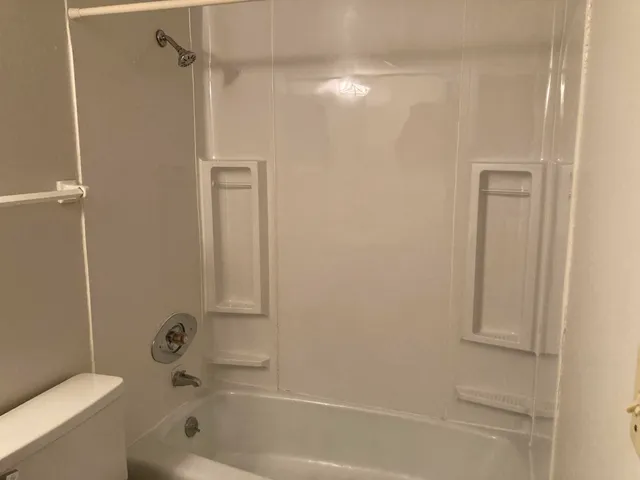 $925 | 5000 West Cold Spring Road, Greenfield, WI 53220