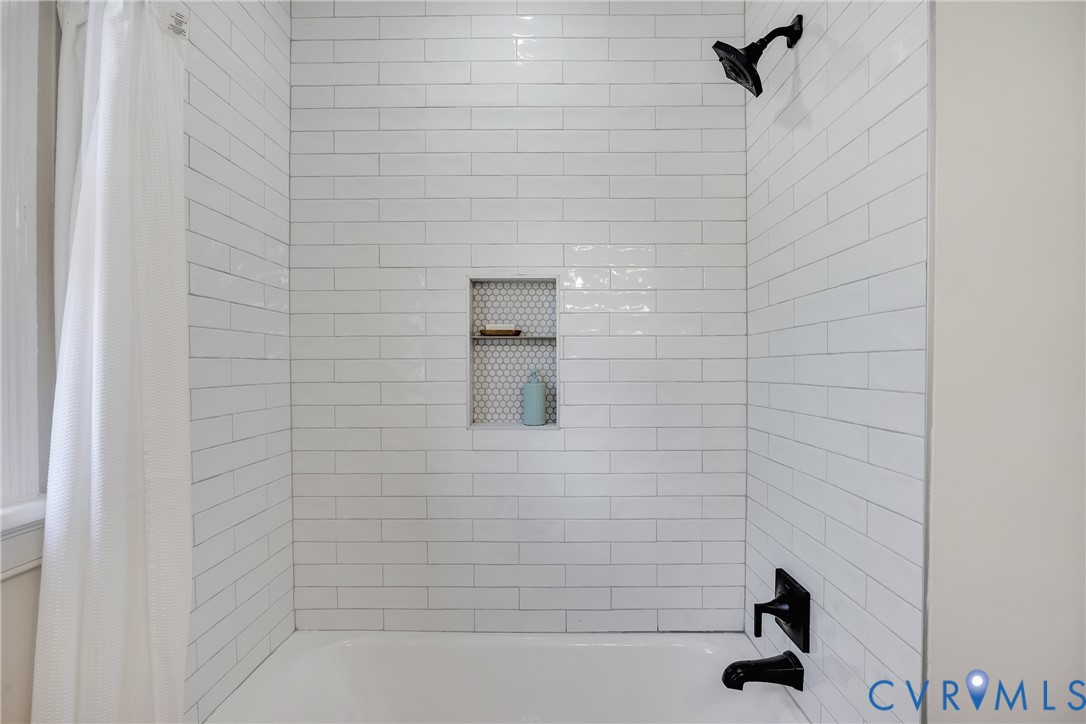 7232 Edgeworth Road Mechanicsville, VA 23111 - Photo 20 of 31 Full bath with shower / bathtub combination with c