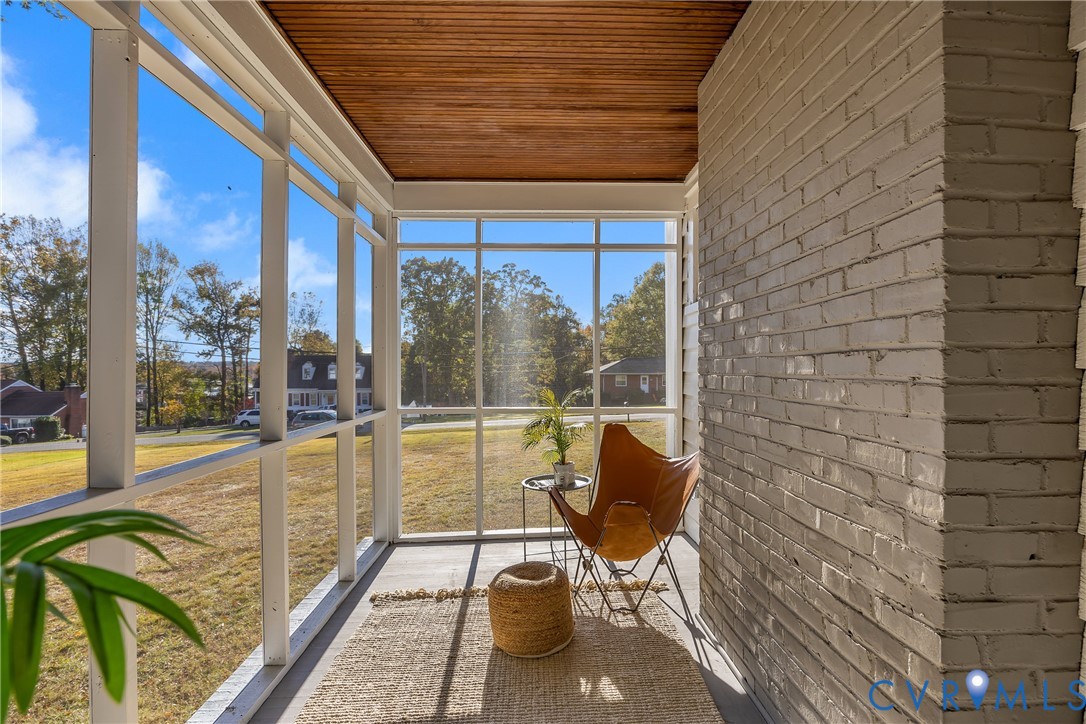 7232 Edgeworth Road Mechanicsville, VA 23111 - Photo 25 of 31 View of unfurnished sunroom